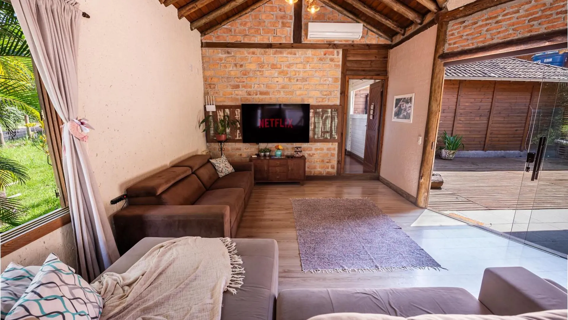 Prázdninový dům Casa Rustica Com Piscina Privativa, Banheira De Hidromassagem, Ar-Condicionado, Pet Friendly - Refugio Na Natureza A 5 Minutos Do Centro De Imbituba, Perfeita Para Familias E Grupos
