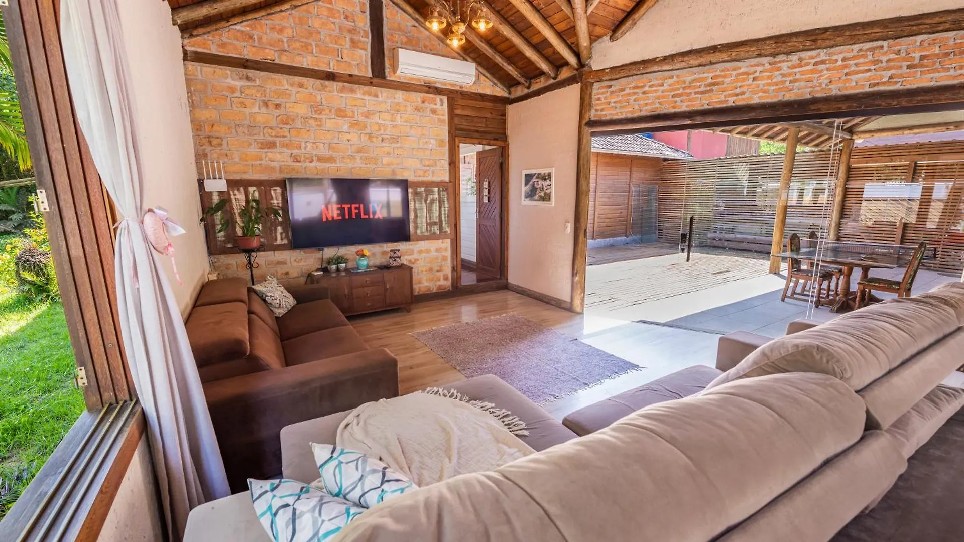Prázdninový dům Casa Rustica Com Piscina Privativa, Banheira De Hidromassagem, Ar-Condicionado, Pet Friendly - Refugio Na Natureza A 5 Minutos Do Centro De Imbituba, Perfeita Para Familias E Grupos