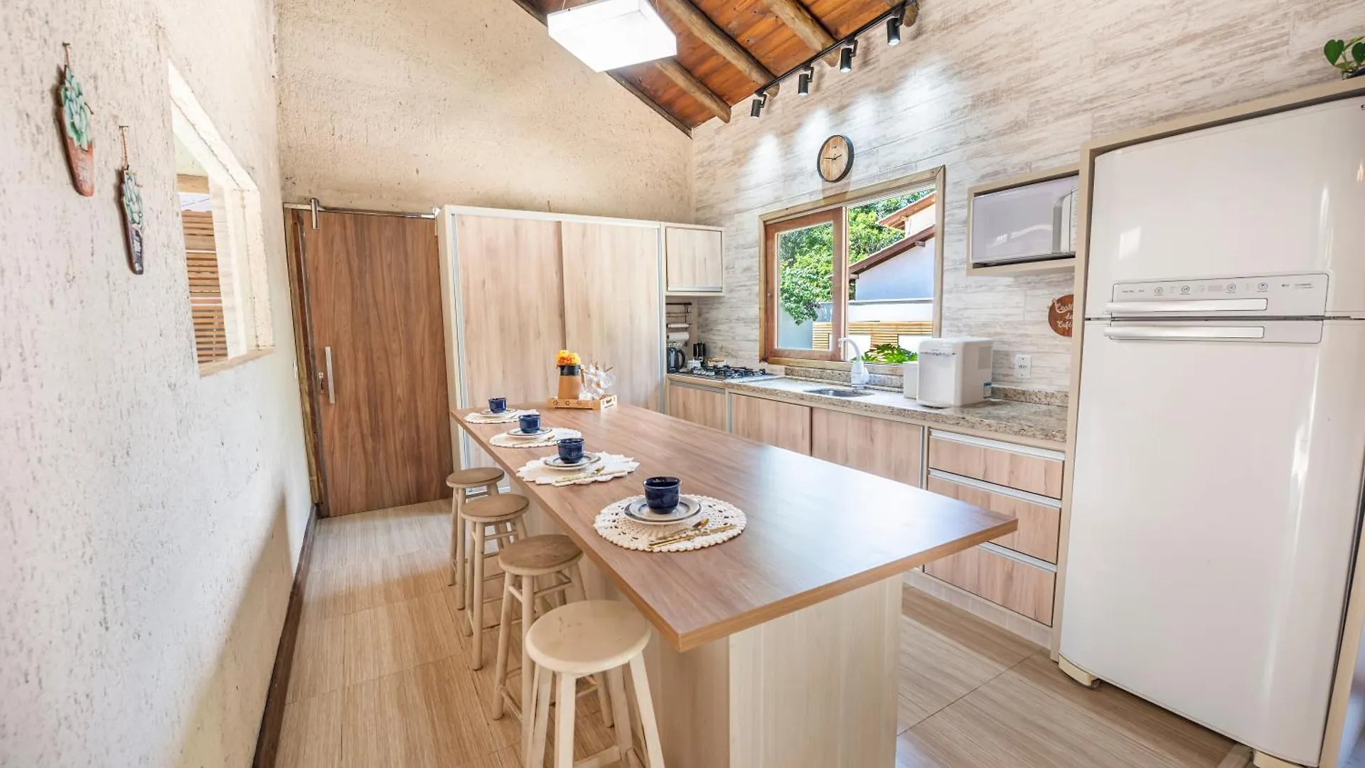 Casa Rustica Com Piscina Privativa, Banheira De Hidromassagem, Ar-Condicionado, Pet Friendly - Refugio Na Natureza A 5 Minutos Do Centro De Imbituba, Perfeita Para Familias E Grupos 0*, Imbituba (Santa Catarina)